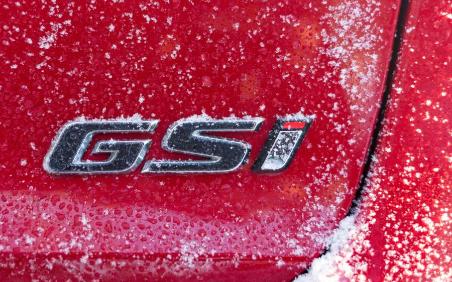 Логотип Opel Insignia GSi Sports Tourer 2020 года  (фото 13 из 28)